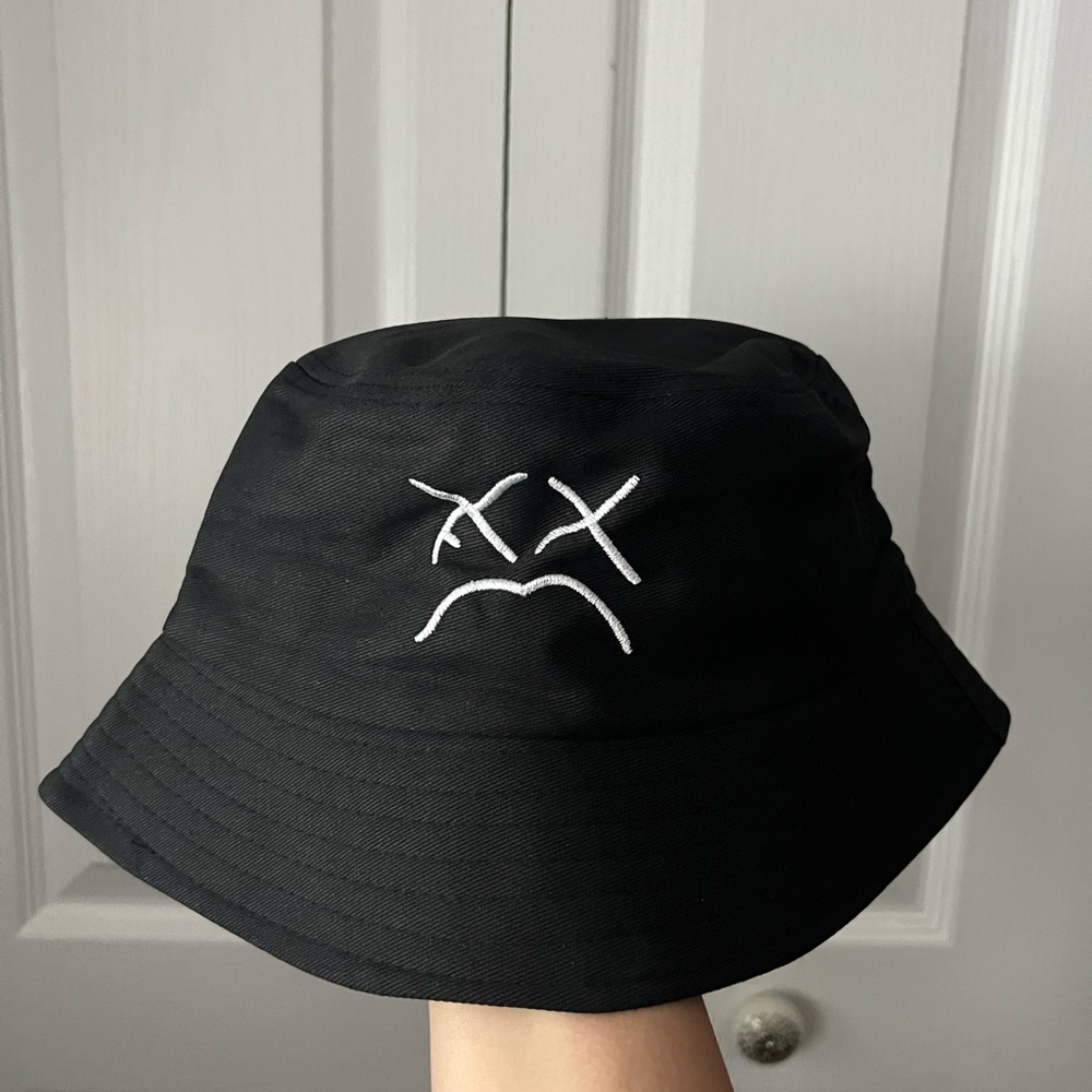 Bucket hat